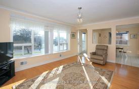 9-zimmer haus in der stadt in North York, Kanada. C$1 723 000