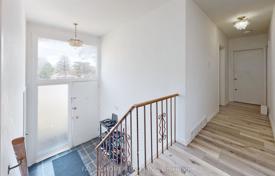 7-zimmer haus in der stadt in North York, Kanada. C$1 947 000