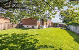 11-zimmer haus in der stadt in North York, Kanada. C$1 672 000