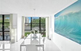 2-zimmer appartements in eigentumswohnungen 133 m² in Hallandale Beach, Vereinigte Staaten. $570 000