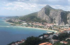 Grundstück in Omis, Kroatien. 327 000 €