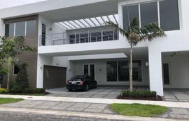 Villa – Doral, Florida, Vereinigte Staaten. 1 745 000 €