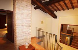 3-zimmer villa 213 m² in Siena, Italien. 740 000 €