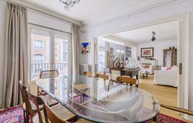 4-zimmer wohnung 248 m² in Barcelona, Spanien. 1 040 000 €