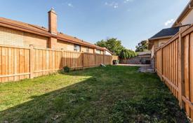 11-zimmer haus in der stadt in North York, Kanada. C$2 261 000