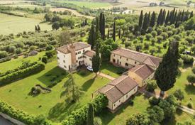 22-zimmer villa 1446 m² in Siena, Italien. Price on request
