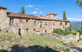 50-zimmer schloss 2200 m² in Talla, Italien. 950 000 €