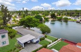 Haus in der Stadt – Hallandale Beach, Florida, Vereinigte Staaten. $775 000