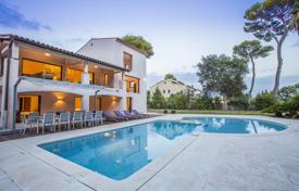 Villa – Antibes, Côte d'Azur, Frankreich. 2 650 000 €