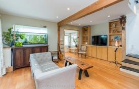 7-zimmer haus in der stadt in Etobicoke, Kanada. C$1 243 000