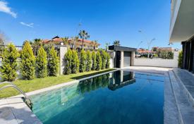 Freistehende Villa mit 4 Schlafzimmern in Kemer, Antalya. $1 135 000