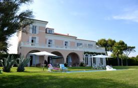 Villa – Fréjus, Côte d'Azur, Frankreich. 14 700 €  pro Woche