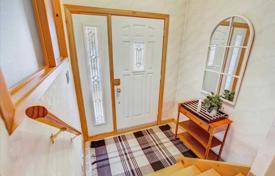 8-zimmer haus in der stadt in Scarborough, Kanada. C$1 161 000