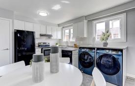 13-zimmer haus in der stadt in Scarborough, Kanada. C$1 418 000