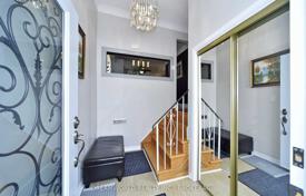 9-zimmer stadthaus in North York, Kanada. C$1 438 000