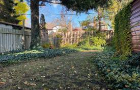 7-zimmer haus in der stadt in Etobicoke, Kanada. C$2 209 000