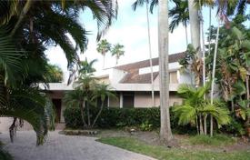 6-zimmer einfamilienhaus 436 m² in Fort Lauderdale, Vereinigte Staaten. $1 896 000