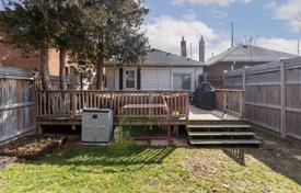 12-zimmer haus in der stadt in Etobicoke, Kanada. C$1 195 000