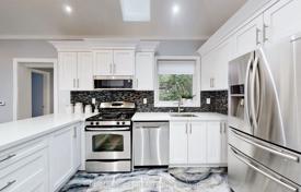 9-zimmer haus in der stadt in Etobicoke, Kanada. C$2 058 000