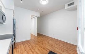 1-zimmer wohnung in Fort York Boulevard, Kanada. C$755 000