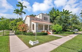 9-zimmer einfamilienhaus 205 m² in Coral Gables, Vereinigte Staaten. $720 000