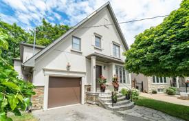 5-zimmer haus in der stadt in East York, Kanada. C$2 188 000