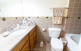 13-zimmer haus in der stadt in Scarborough, Kanada. C$2 093 000