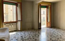 8-zimmer wohnung 197 m² in Florenz, Italien. 750 000 €