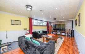 8-zimmer haus in der stadt in Etobicoke, Kanada. C$2 091 000