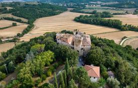 73-zimmer schloss in Perugia, Italien. 2 500 000 €