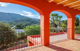 Villa – Ibiza, Balearen, Spanien. 7 800 €  pro Woche