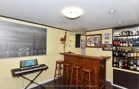9-zimmer haus in der stadt in Scarborough, Kanada. C$1 180 000