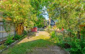 6-zimmer haus in der stadt in Etobicoke, Kanada. C$1 885 000