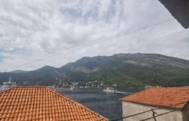 Old stone house with sea view, garden and small yard on the first line in Tivat, Lepetani. To the sea 20–30 meters.. 322 000 €