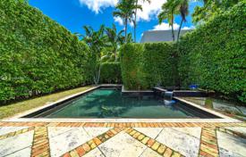 Villa – Miami Beach, Florida, Vereinigte Staaten. 2 119 000 €