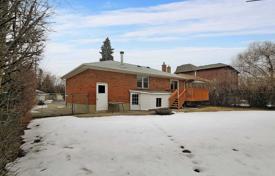 9-zimmer haus in der stadt in North York, Kanada. C$1 436 000