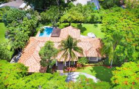 Villa – Miami, Florida, Vereinigte Staaten. 927 000 €