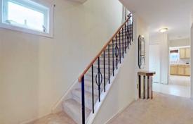 5-zimmer haus in der stadt in Scarborough, Kanada. C$1 691 000