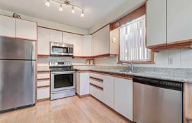 3-zimmer haus in der stadt in Etobicoke, Kanada. C$2 722 000