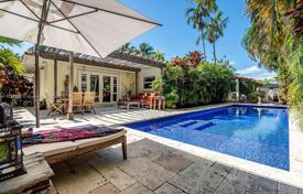 9-zimmer haus in der stadt 250 m² in Miami Beach, Vereinigte Staaten. $3 995 000