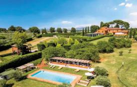 Farm in Castiglione del Lago, Italien. 3 200 000 €