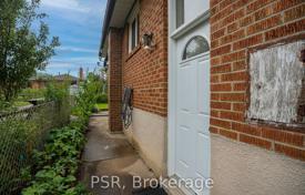 9-zimmer stadthaus in North York, Kanada. C$1 140 000