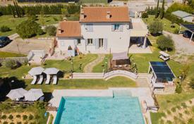 12-zimmer landgut 298 m² in Cortona, Italien. 1 350 000 €