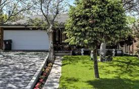 12-zimmer haus in der stadt in North York, Kanada. C$1 946 000