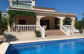 4-zimmer einfamilienhaus 395 m² in Denia, Spanien. 799 000 €