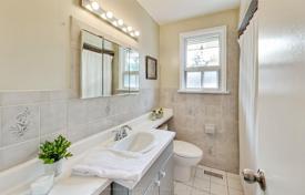 9-zimmer haus in der stadt in Etobicoke, Kanada. C$1 672 000