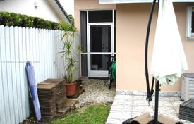 4-zimmer haus in der stadt 197 m² in Miami, Vereinigte Staaten. $679 000