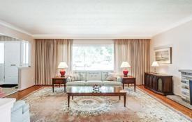 8-zimmer haus in der stadt in North York, Kanada. C$1 871 000