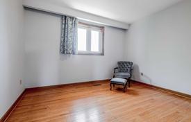 9-zimmer haus in der stadt in Etobicoke, Kanada. C$1 944 000