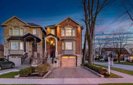 Haus in der Stadt – Etobicoke, Toronto, Ontario,  Kanada. C$2 327 000